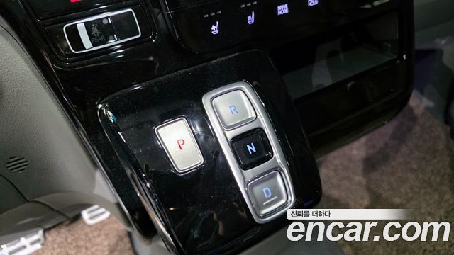 Hyundai Staria 2023 thumb 9