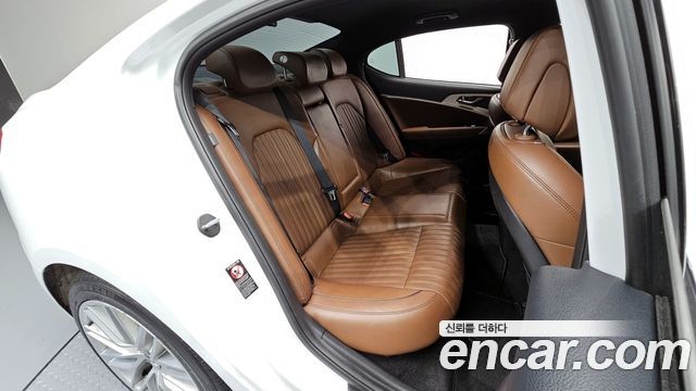 Genesis G70 2019 thumb 12