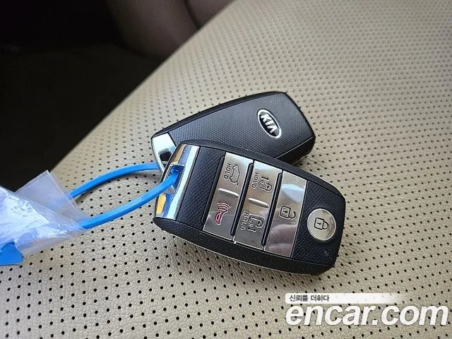 Kia Carnival 2014 thumb 11