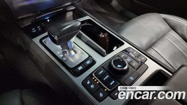 Genesis G80 2017 thumb 10