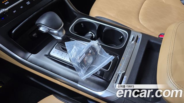 Kia Carnival 2021 thumb 10