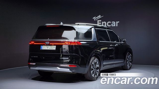 Kia Carnival 2021 thumb 3