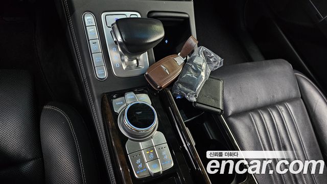 Genesis G90 2019 thumb 10