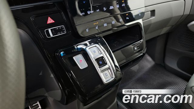 Hyundai Staria 2021 thumb 10