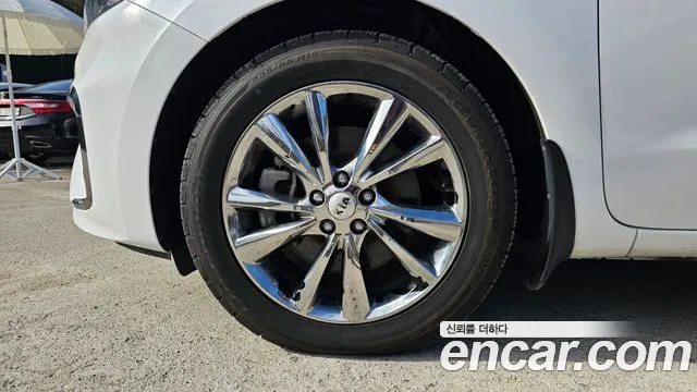 Kia Carnival 2019 thumb 6