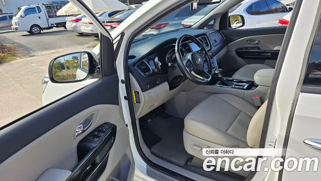 Kia Carnival 2019 thumb 10
