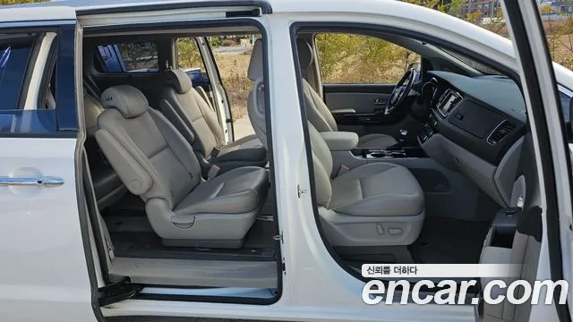 Kia Carnival 2019 thumb 11
