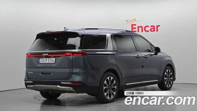 Kia Carnival 2023 thumb 3