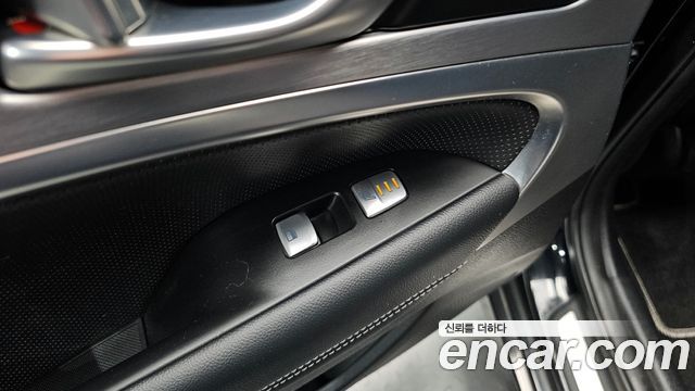 Genesis G70 2019 thumb 12