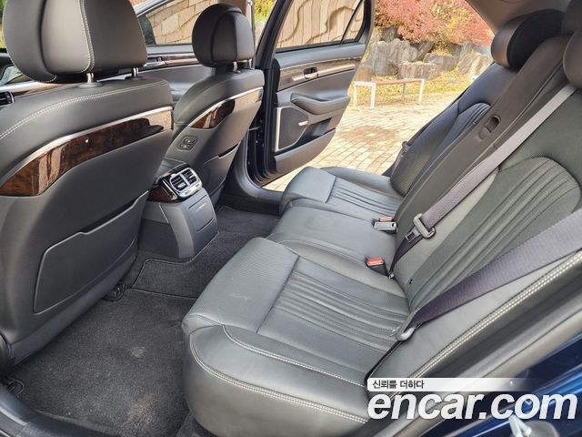 Genesis G90 2019 thumb 10