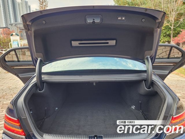 Genesis G90 2019 thumb 11