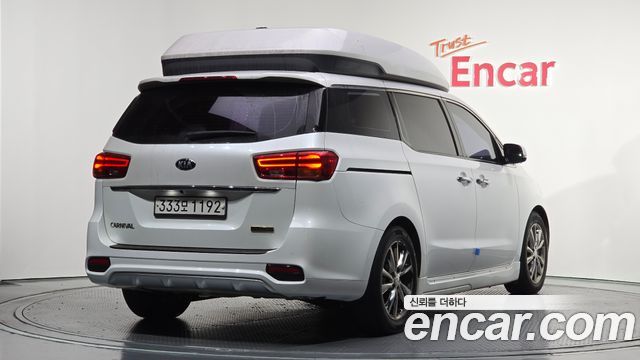 Kia Carnival 2019 thumb 3