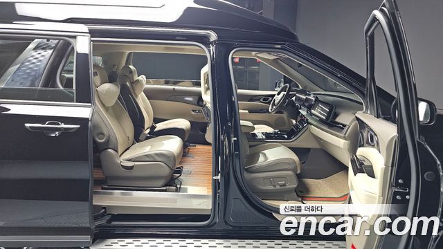 Kia Carnival 2021 thumb 11