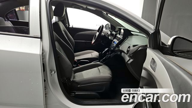 Chevrolet Aveo 2016 thumb 12