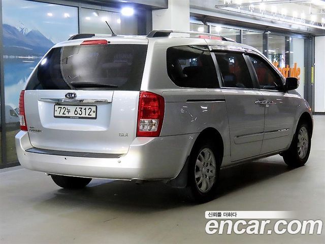 Kia Carnival 2012 thumb 4