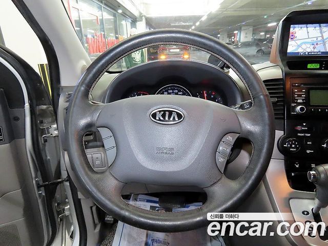 Kia Carnival 2012 thumb 8