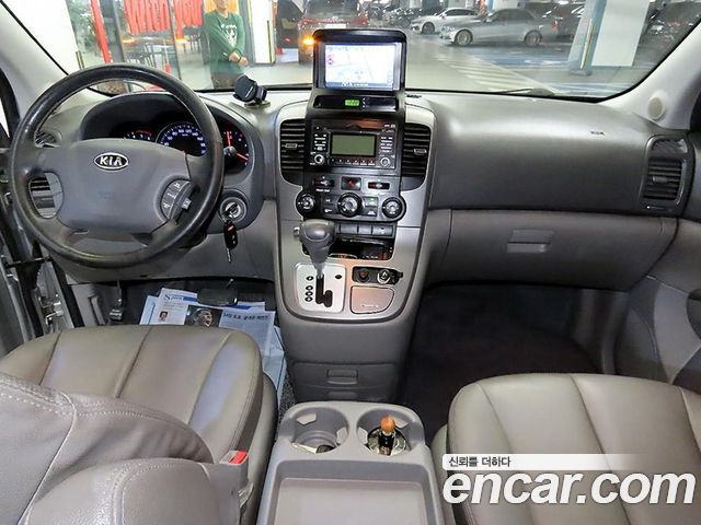 Kia Carnival 2012 thumb 10