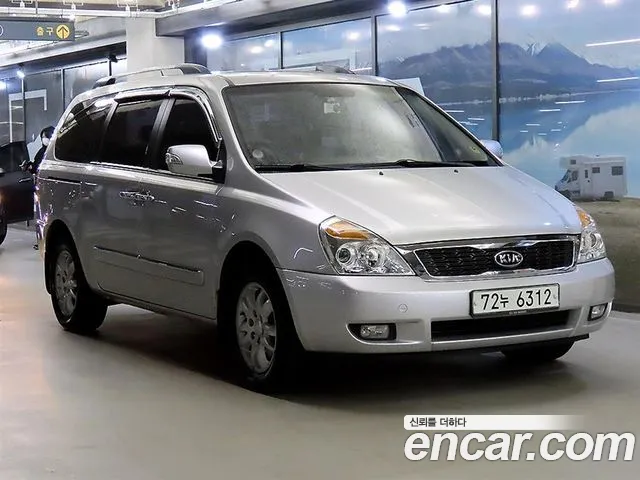 Kia Carnival 2012 thumb 12