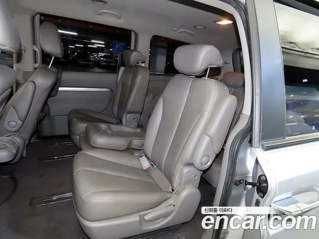Kia Carnival 2012 thumb 11