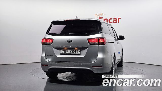 Kia Carnival 2014 thumb 5
