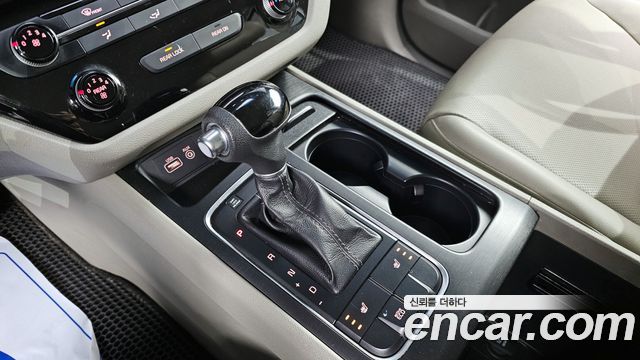 Kia Carnival 2014 thumb 9