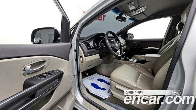 Kia Carnival 2014 thumb 10