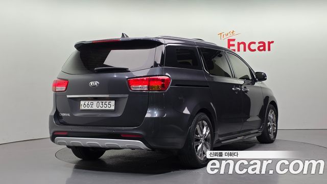 Kia Carnival 2016 thumb 3