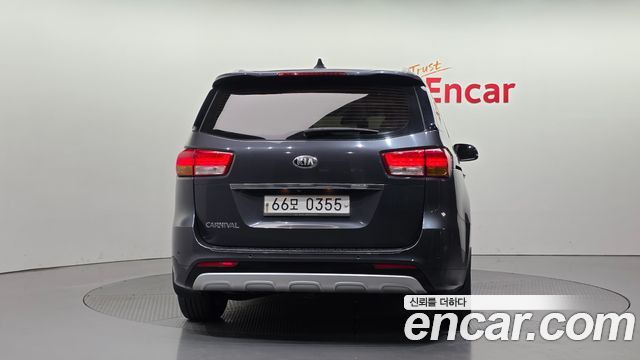 Kia Carnival 2016 thumb 5
