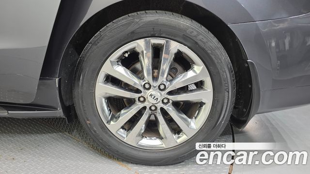 Kia Carnival 2016 thumb 6