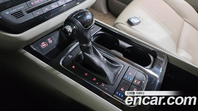 Kia Carnival 2016 thumb 10