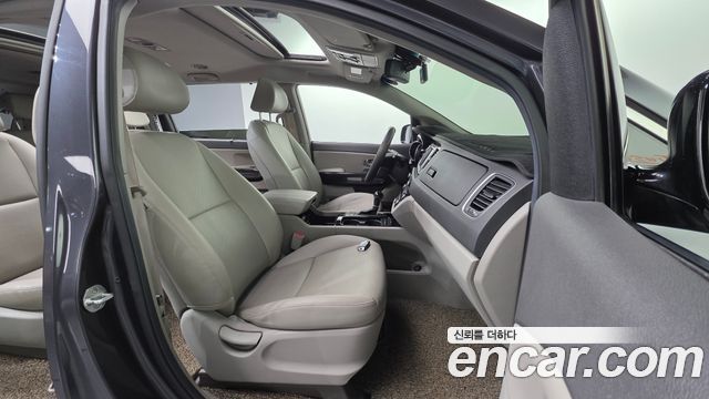 Kia Carnival 2016 thumb 11
