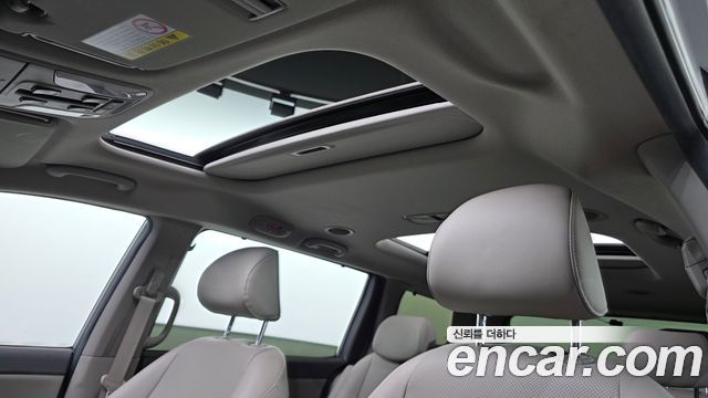 Kia Carnival 2016 thumb 12
