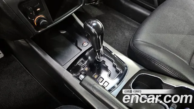 SsangYong Korando 2017 thumb 10