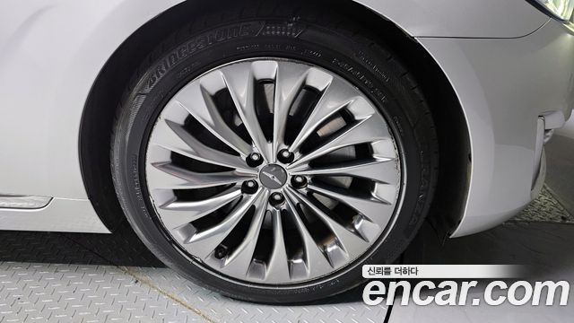 Genesis G90 2016 thumb 6
