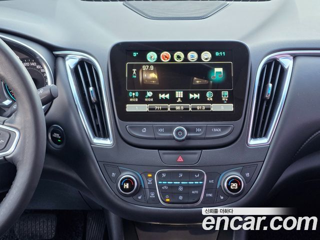 Chevrolet Malibu 2018 thumb 10