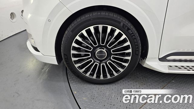 Kia Carnival 2023 thumb 6