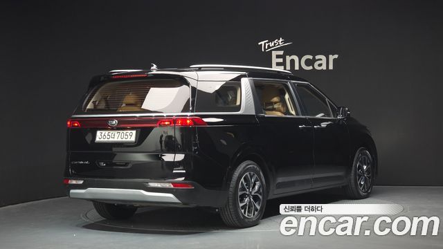 Kia Carnival 2021 thumb 2