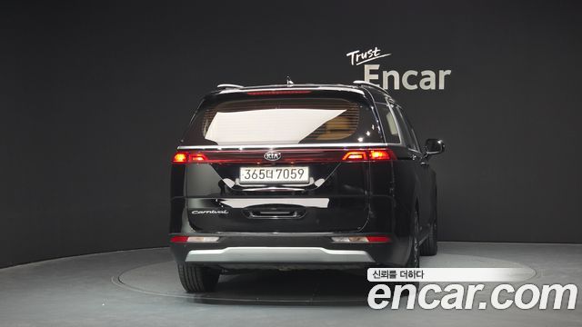 Kia Carnival 2021 thumb 4