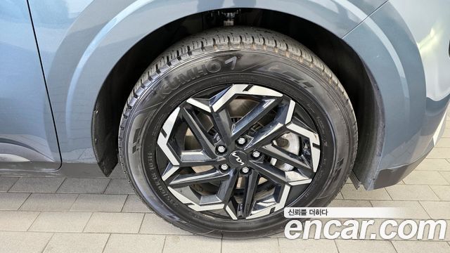 Kia Carnival 2024 thumb 5