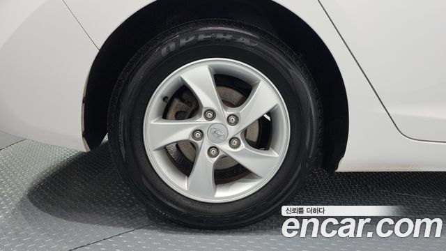 Hyundai Avante 2012 thumb 5
