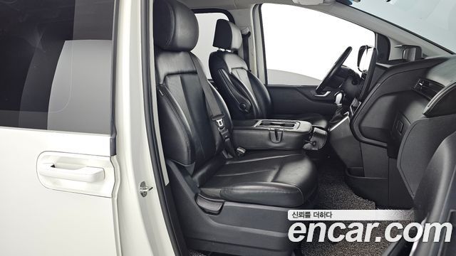 Hyundai Staria 2021 thumb 10