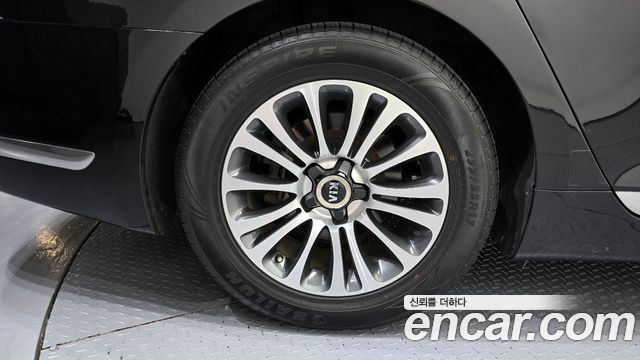 Kia K9 2012 thumb 6