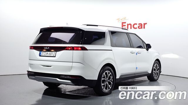 Kia Carnival 2023 thumb 3