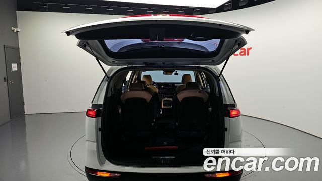 Kia Carnival 2023 thumb 12