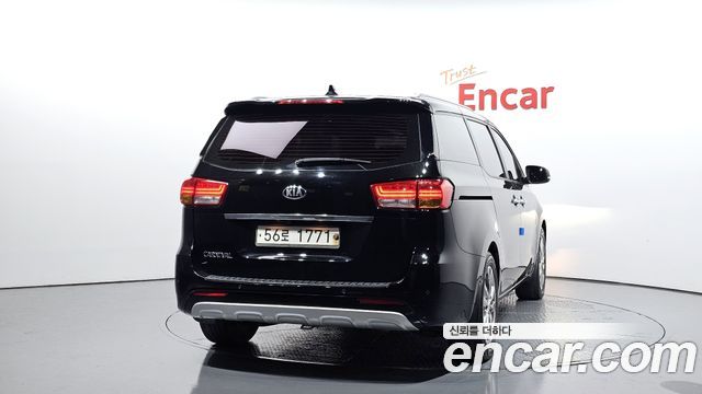 Kia Carnival 2015 thumb 4