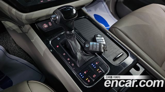 Kia Carnival 2015 thumb 9