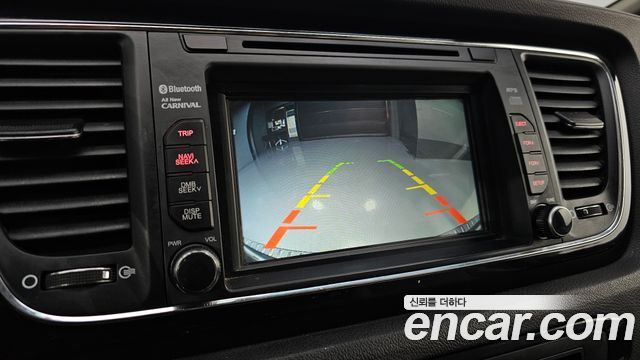 Kia Carnival 2015 thumb 12