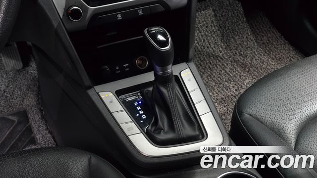 Hyundai Avante 2017 thumb 10