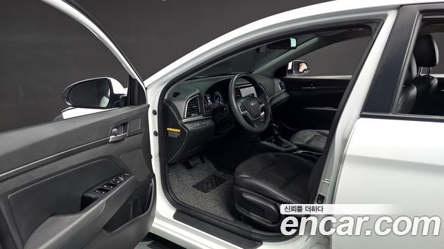 Hyundai Avante 2017 thumb 12