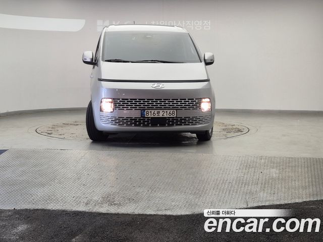Hyundai Staria 2023 thumb 3